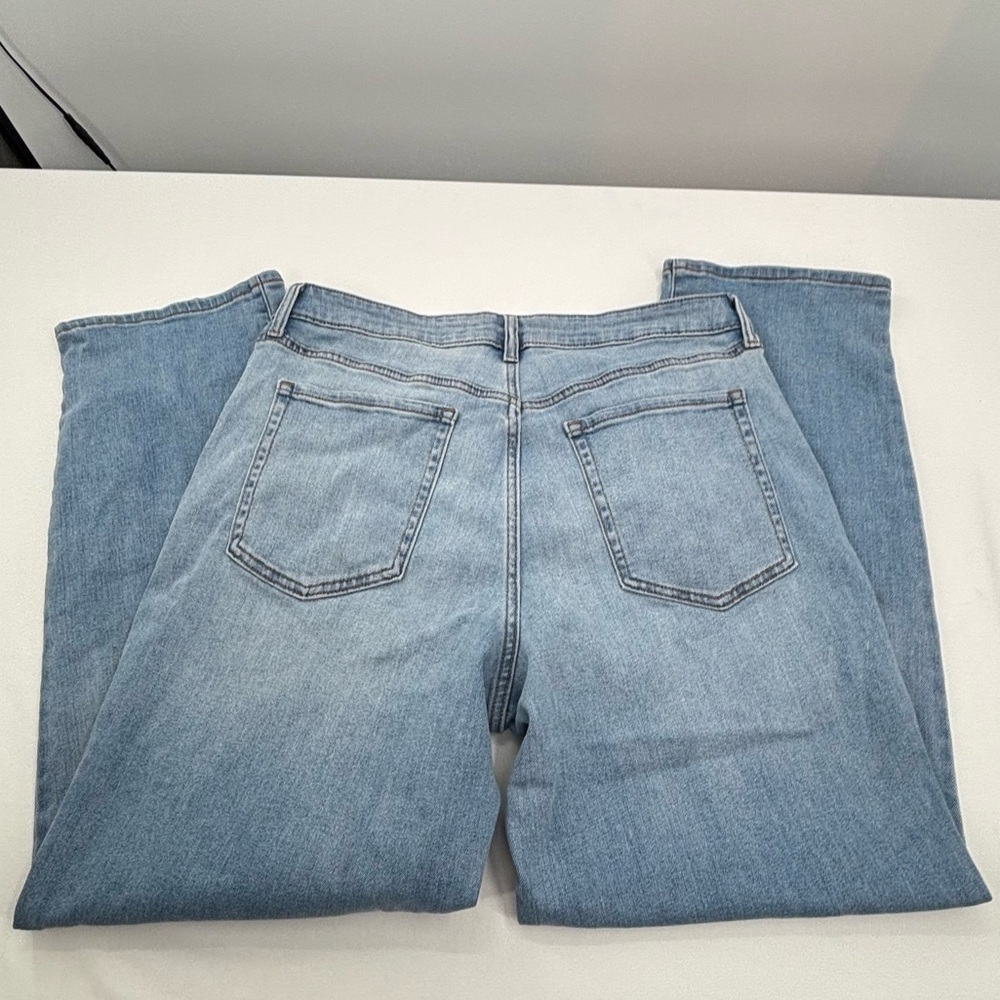 Old Navy High Rise Wow Loose Light Wash Blue denim Jeans Size 14 Short - Picture 8 of 13